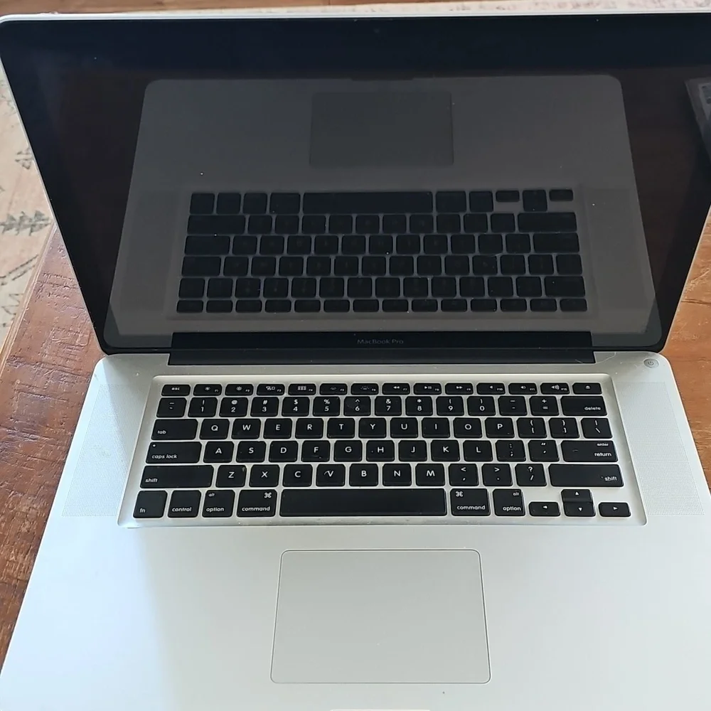 Apple MacBook 15